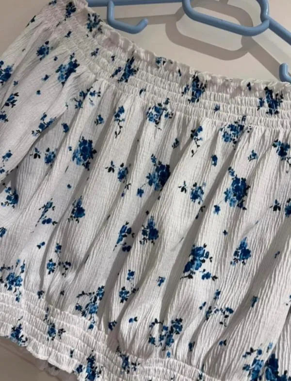 Top cropped H&M M | Alb, Cropped (Scurt), Mânecă lungă, Floral & Tropical - Image 4