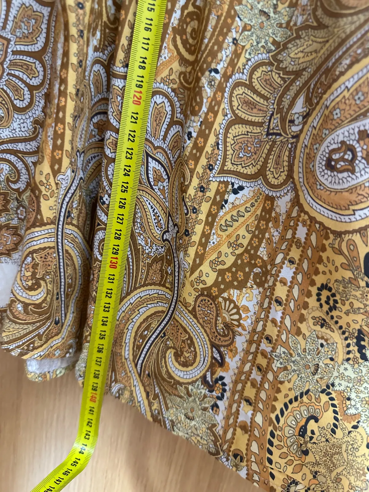 Rochie casual H&M L | Auriu, Maxi, Mânecă lungă, Oriental & Paisley - Image 4