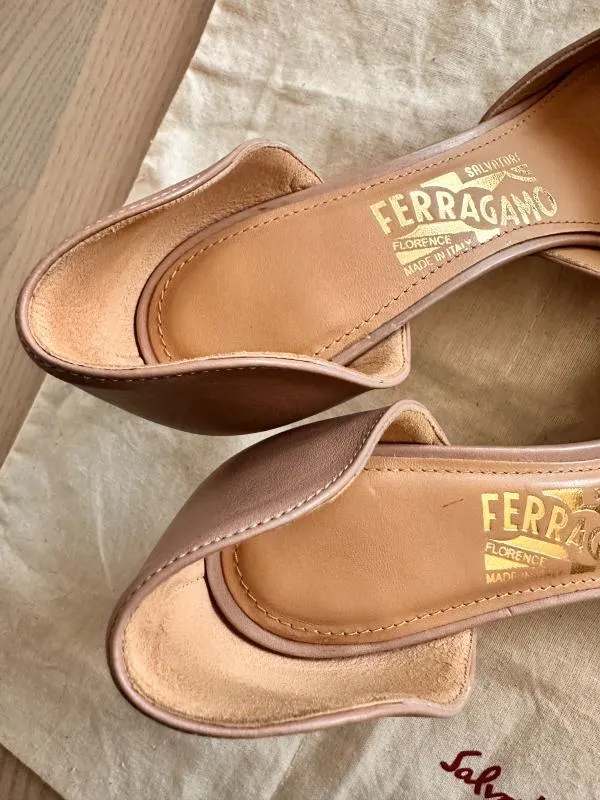 Pantofi cu toc mic Salvatore Ferragamo EU 37 | Bej, Monocrom, Piele naturală - Image 10