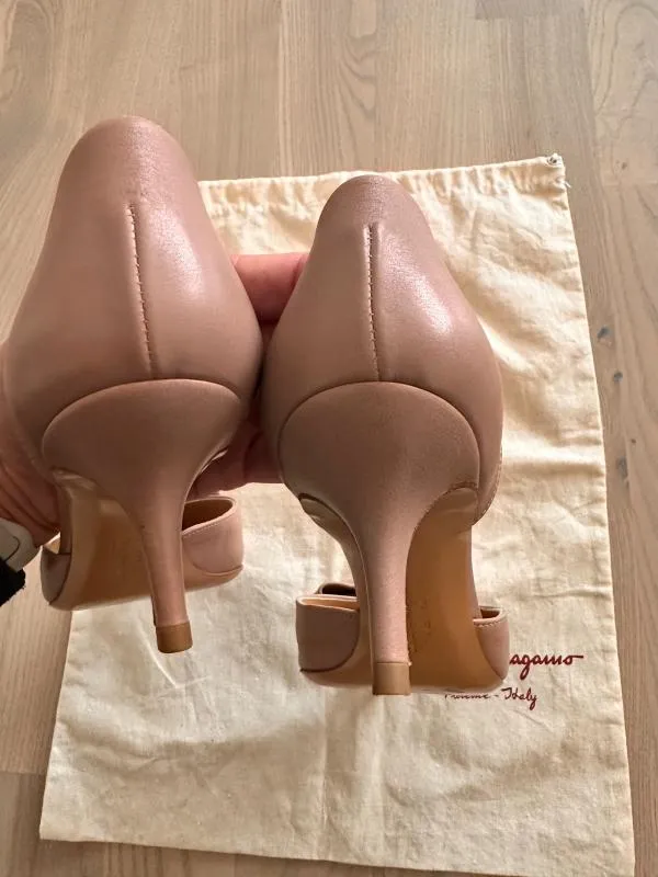 Pantofi cu toc mic Salvatore Ferragamo EU 37 | Bej, Monocrom, Piele naturală - Image 4