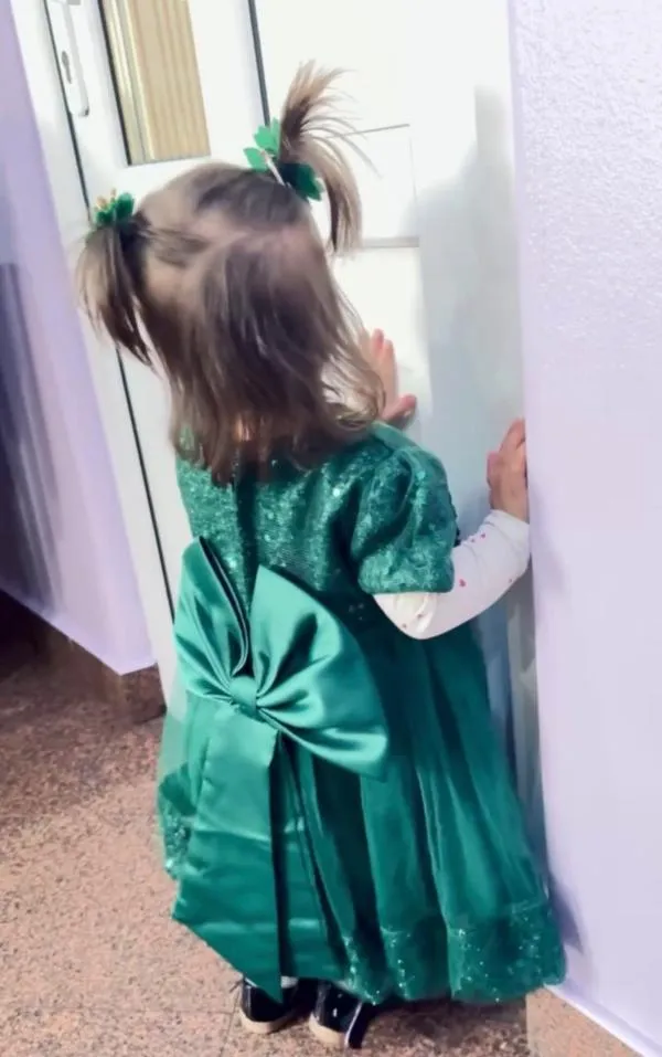 Rochiță verde cu paiete și fundiță Bebeluși (0-24 luni) | Verde - Image 5