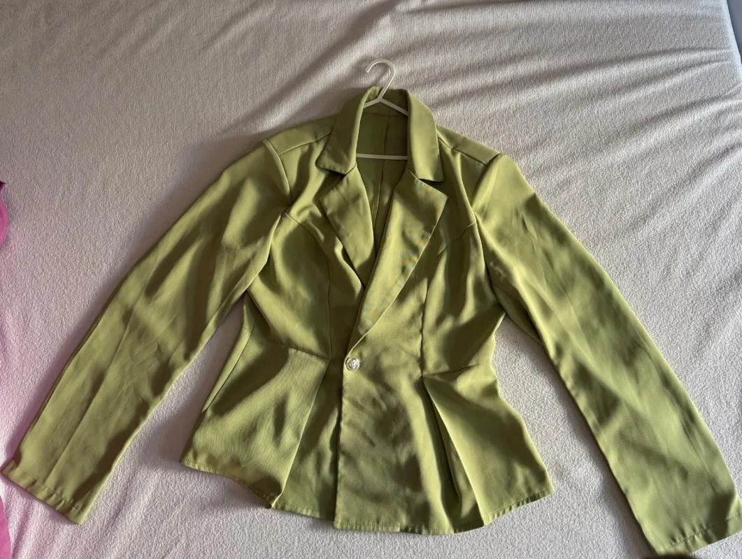 Costum cu sacou și pantaloni L | Verde lime, Volane, Elastan - Image 2
