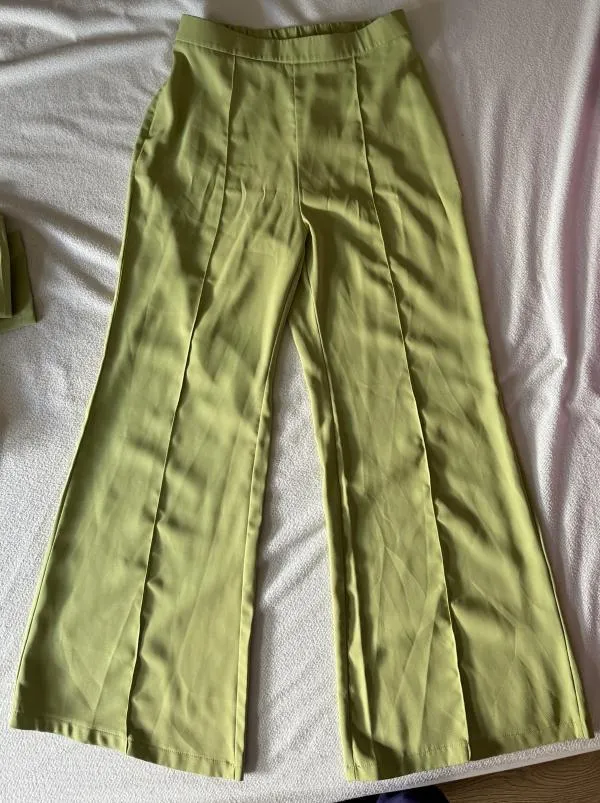Costum cu sacou și pantaloni L | Verde lime, Volane, Elastan - Image 3