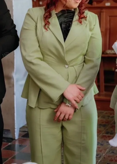 Costum cu sacou și pantaloni L | Verde lime, Volane, Elastan - Image 4