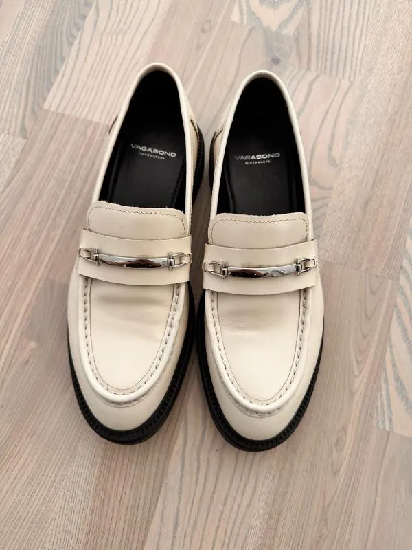 Mocasini Vagabond EU 37 | Crem, Monocrom, Piele lăcuită - Image 2