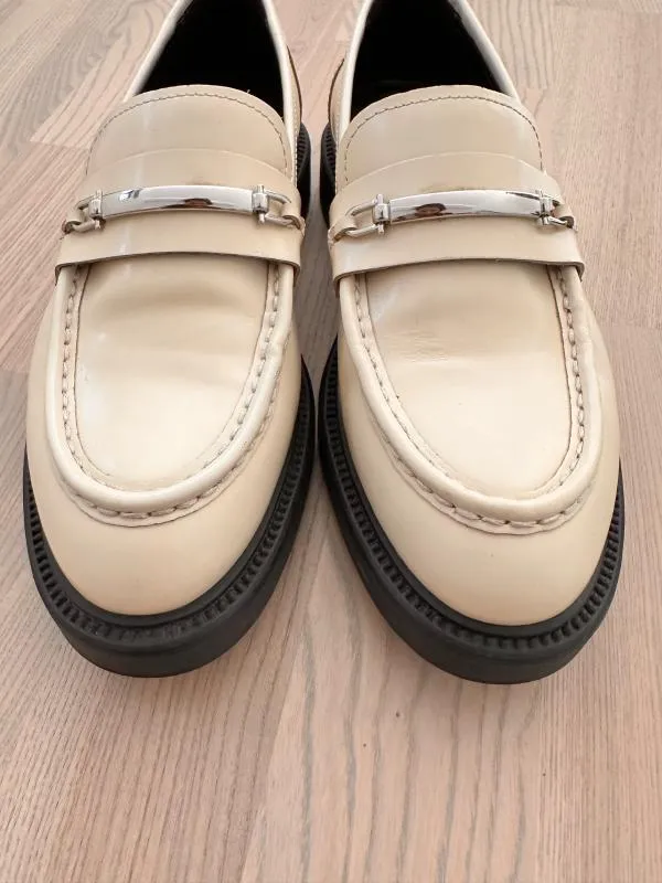 Mocasini Vagabond EU 37 | Crem, Monocrom, Piele lăcuită - Image 3