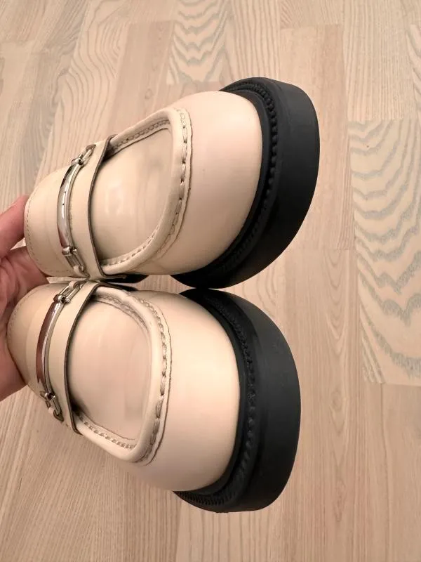 Mocasini Vagabond EU 37 | Crem, Monocrom, Piele lăcuită - Image 5