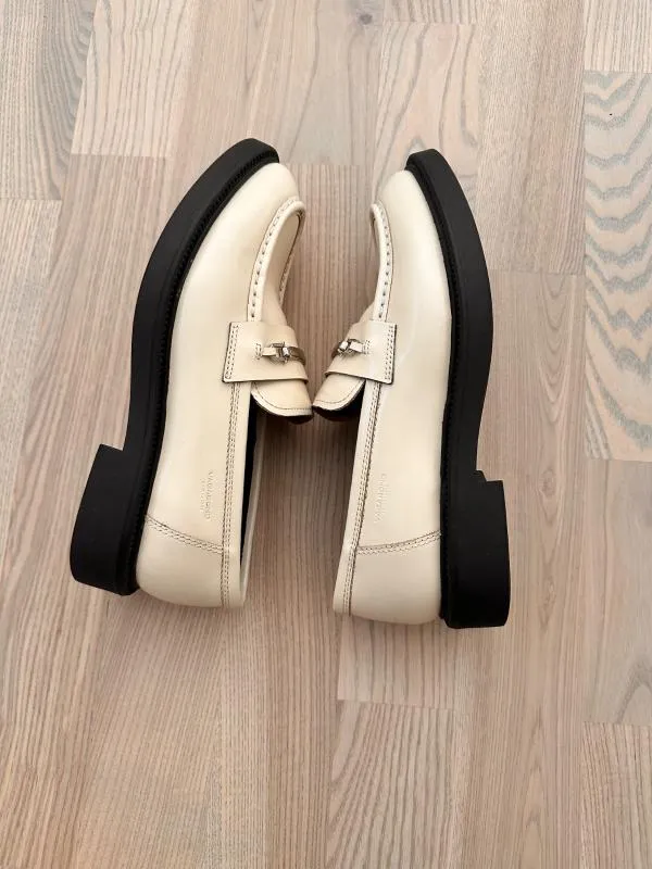 Mocasini Vagabond EU 37 | Crem, Monocrom, Piele lăcuită - Image 9