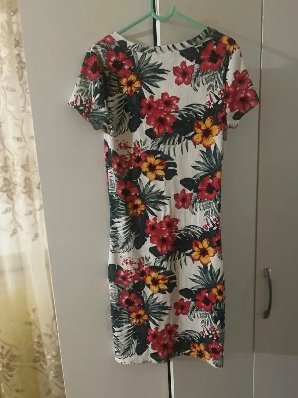 Rochie de vară Guess S | Multicolor, Mini, Mânecă scurtă, Floral & Tropical, Pietre decorative - Image 3