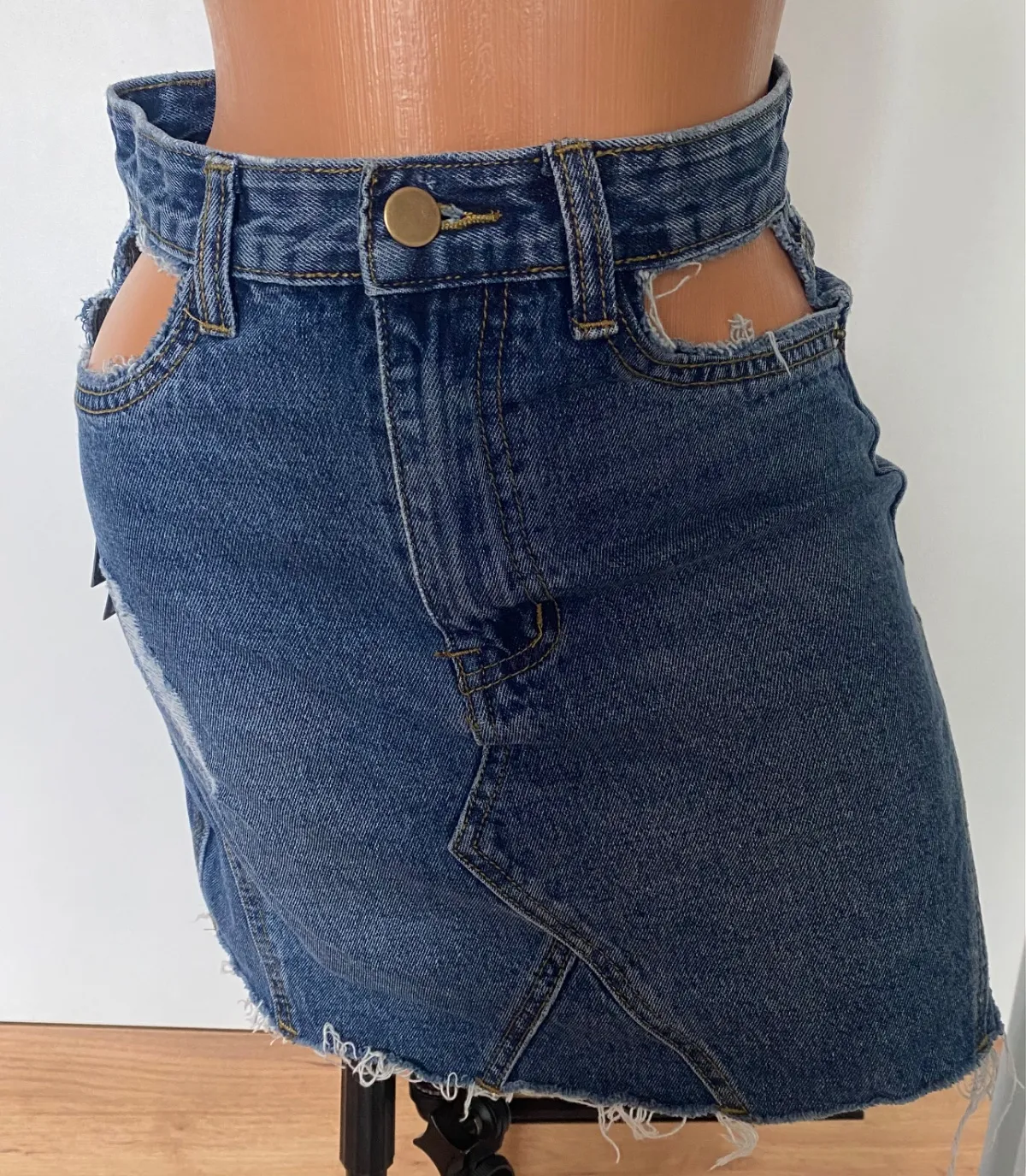 Fustă din denim Momokrom EU 36 | Albastru, Mini, Talie înaltă, Creion (Pencil) fit, Cu decupaje - Image 3