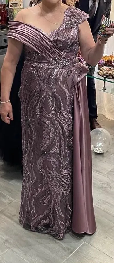 Rochie de ocazie Daria M | Maro, Maxi, Pe un umăr, Curvy, Paiete - Image 2