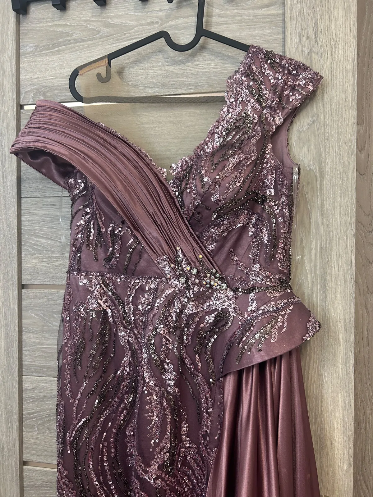 Rochie de ocazie Daria M | Maro, Maxi, Pe un umăr, Curvy, Paiete - Image 4