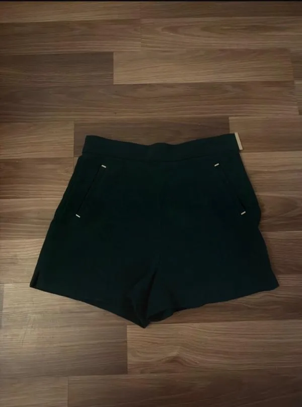 Pantaloni H&M M | Verde, Scurți, Talie înaltă, Regular (Standard) fit, Clasici  Casual - Image 2