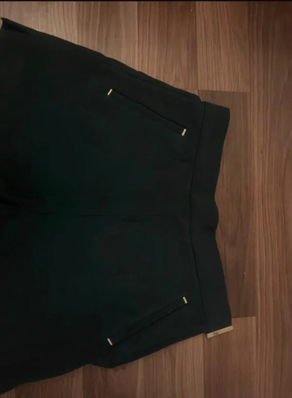 Pantaloni H&M M | Verde, Scurți, Talie înaltă, Regular (Standard) fit, Clasici  Casual - Image 3