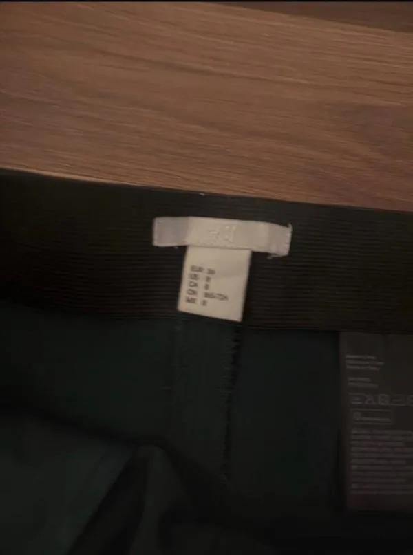 Pantaloni H&M M | Verde, Scurți, Talie înaltă, Regular (Standard) fit, Clasici  Casual - Image 5