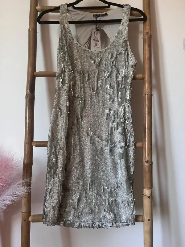 Rochie de ocazie Bershka M | Argintiu, Mini, Fără mâneci, Monocrom, Paiete - Image 3