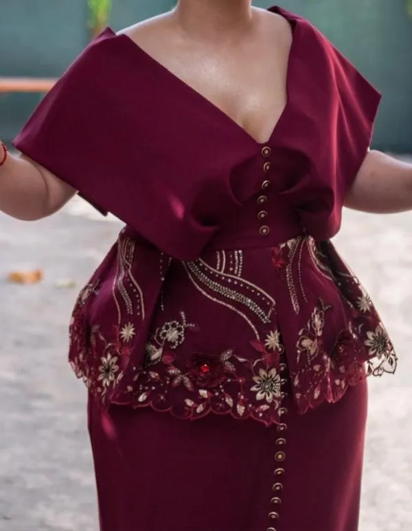 Rochie de ocazie XXL | Burgundy, Midi, Cu umerii goi, Plus size, Monocrom, Peplum - Image 2