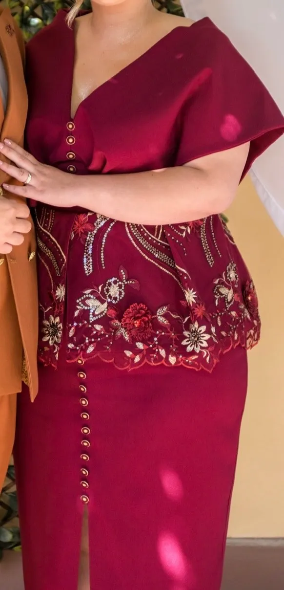 Rochie de ocazie XXL | Burgundy, Midi, Cu umerii goi, Plus size, Monocrom, Peplum - Image 3