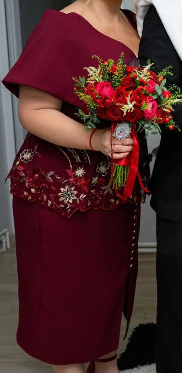 Rochie de ocazie XXL | Burgundy, Midi, Cu umerii goi, Plus size, Monocrom, Peplum - Image 4