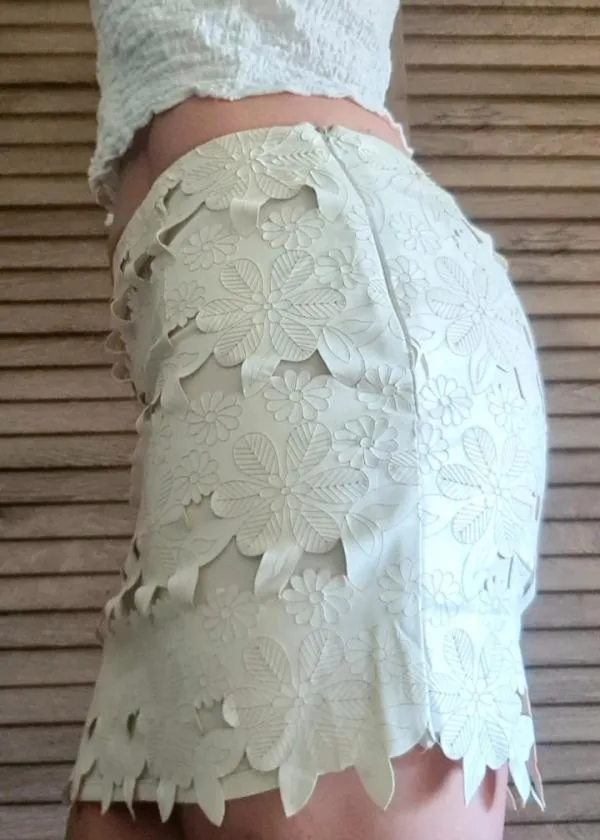 Fustă Endless Rose S | Crem, Mini, Talie medie, Alt model fit, Floral & Tropical, Cu decupaje, Piele ecologică - Image 3