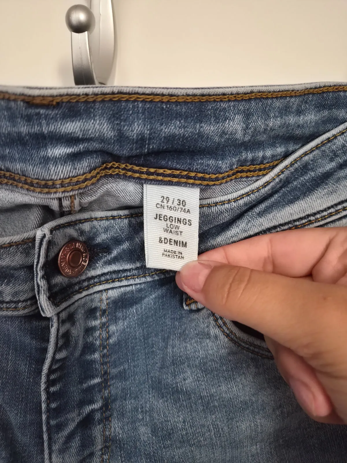 Blugi lungi H&M EU 38 | Albastru, Talie joasă, Jeggings fit, Monocrom, Rupți Cu tăieturi - Image 3