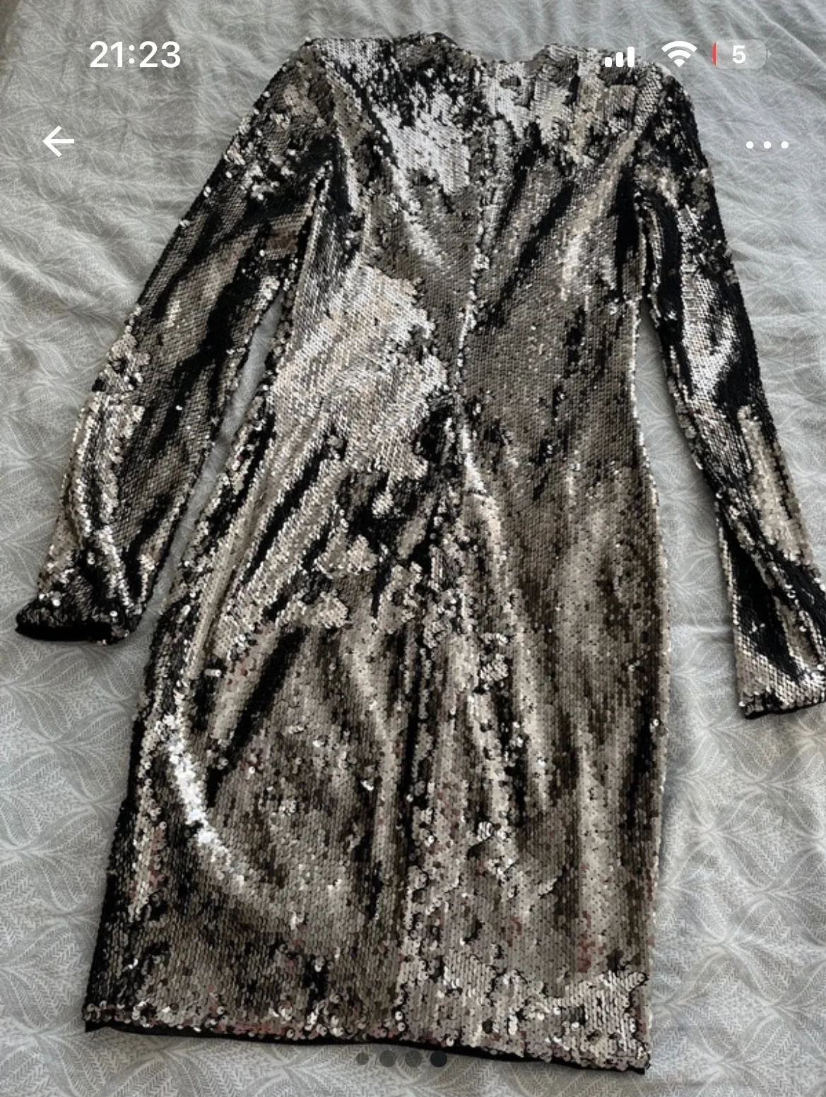 Rochie de seară Mini Bershka S | Argintiu, Mânecă lungă, Paiete - Image 2