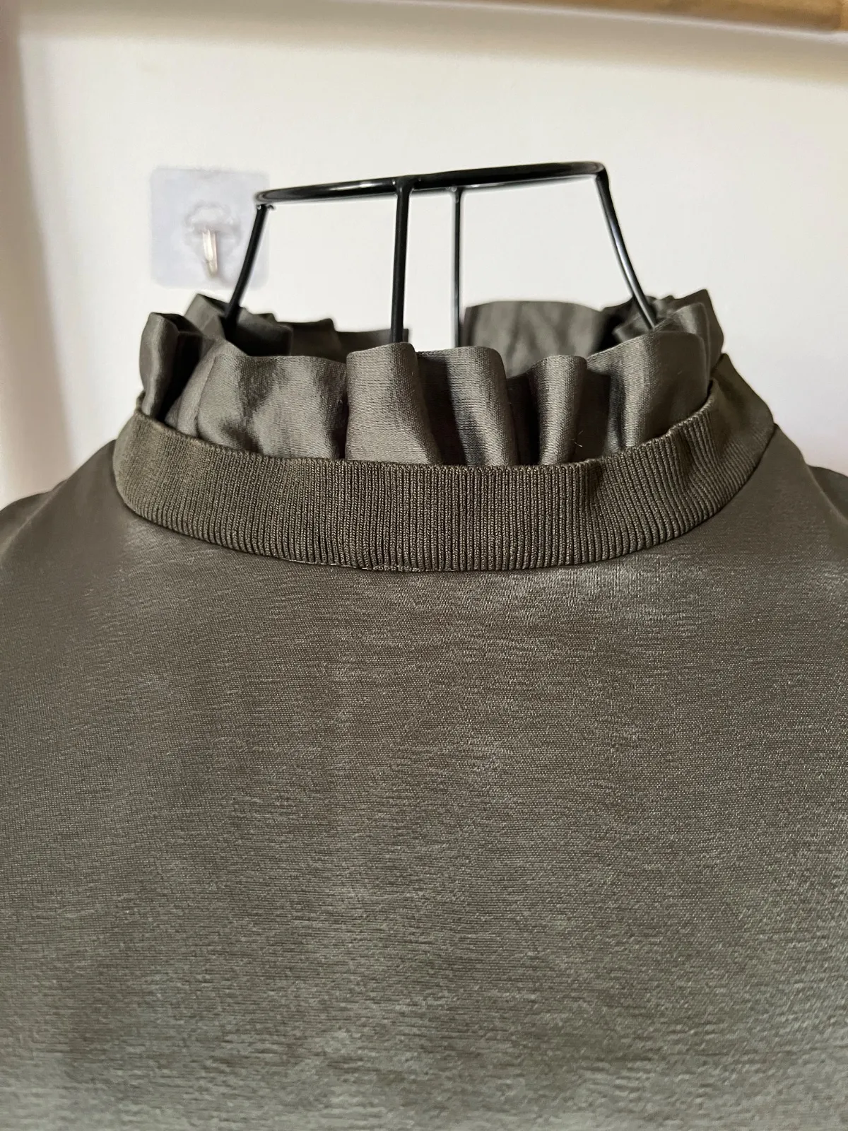 Bluză Ted Baker EU 40 | Khaki, Normal, Mânecă lungă, Relaxed Lejer fit, Monocrom, Pliuri, Vâscoză - Image 4