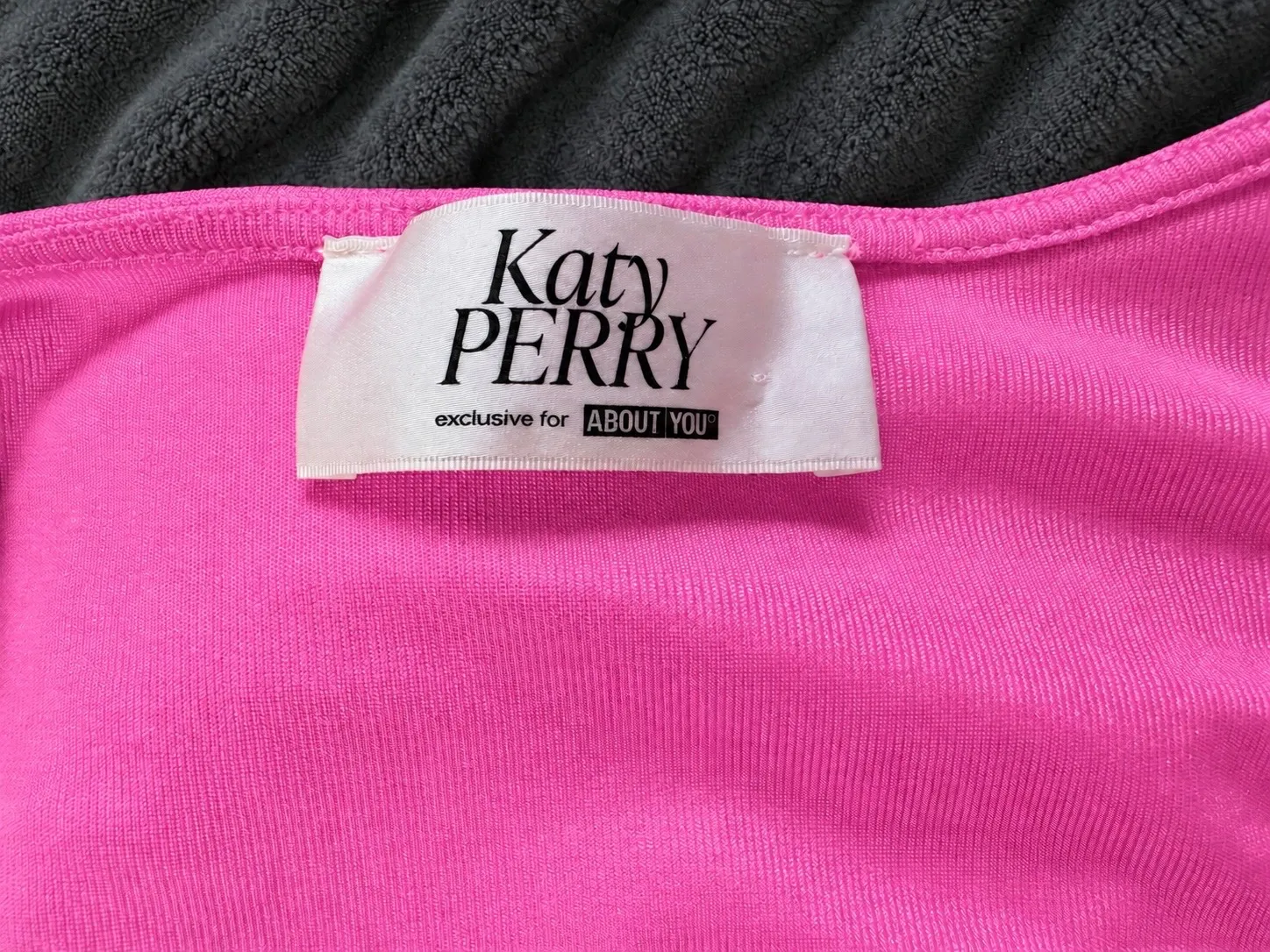 Rochie mulată Midi Katy Perry x ABOUT YOU M | Roz, Mânecă lungă, Cu decupaje, Poliester - Image 10